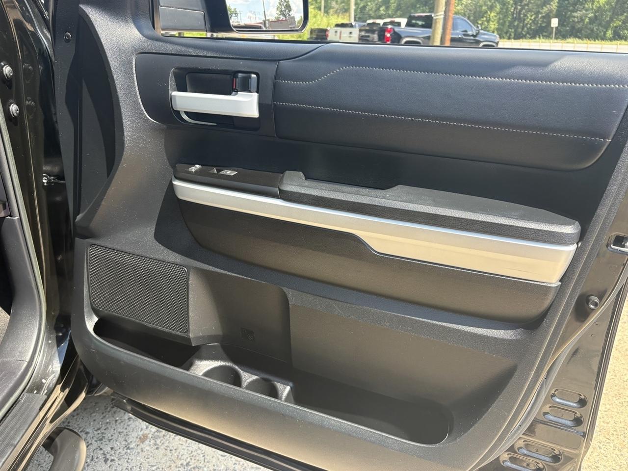Toyota Tundra Limited 5.7L CrewMax 4WD 2017