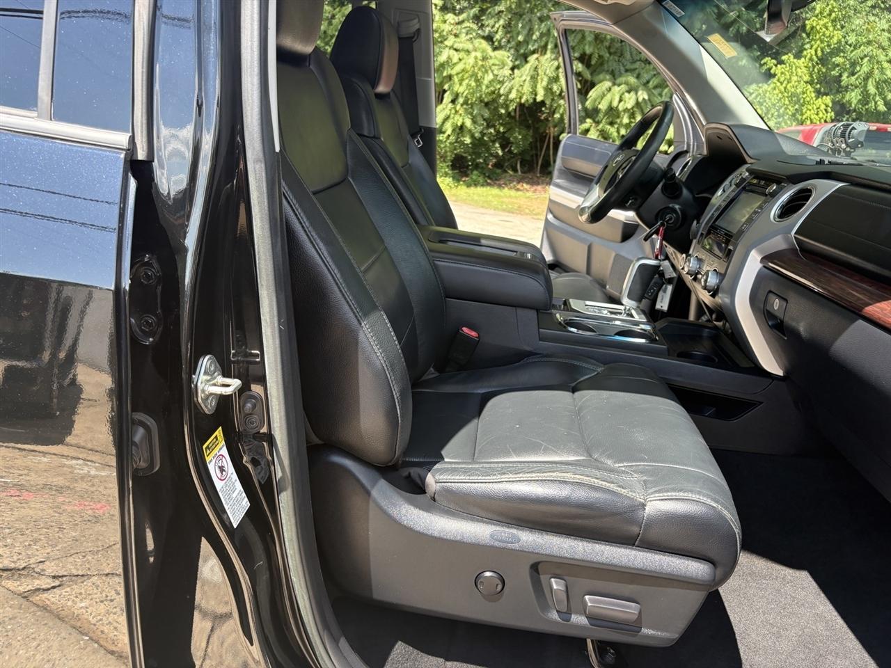 Toyota Tundra Limited 5.7L CrewMax 4WD 2017