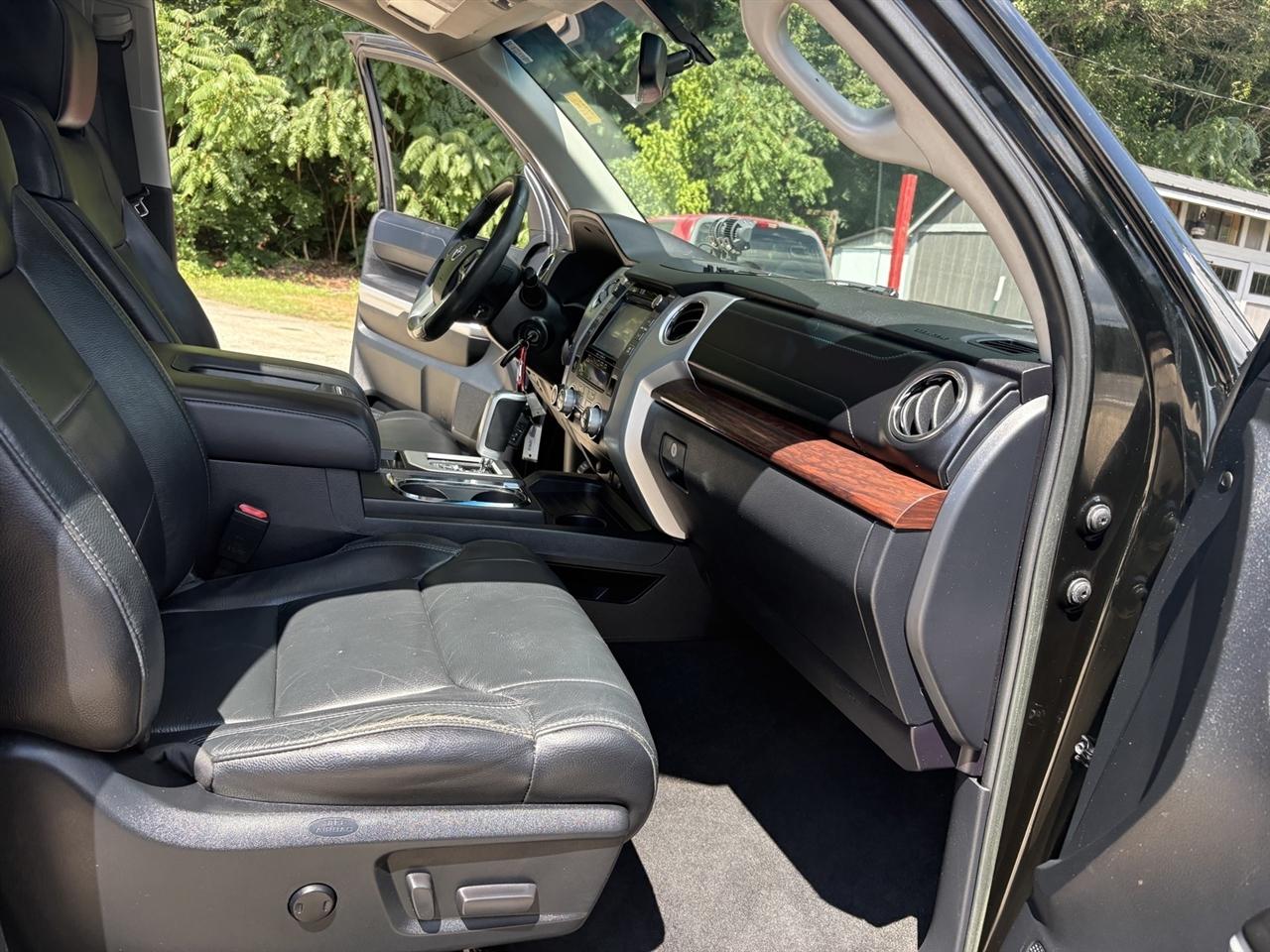Toyota Tundra Limited 5.7L CrewMax 4WD 2017