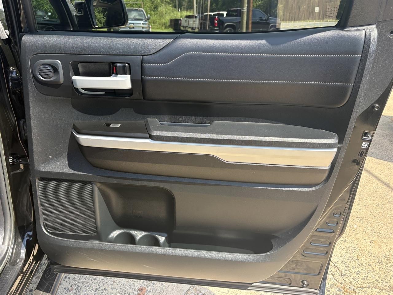 Toyota Tundra Limited 5.7L CrewMax 4WD 2017