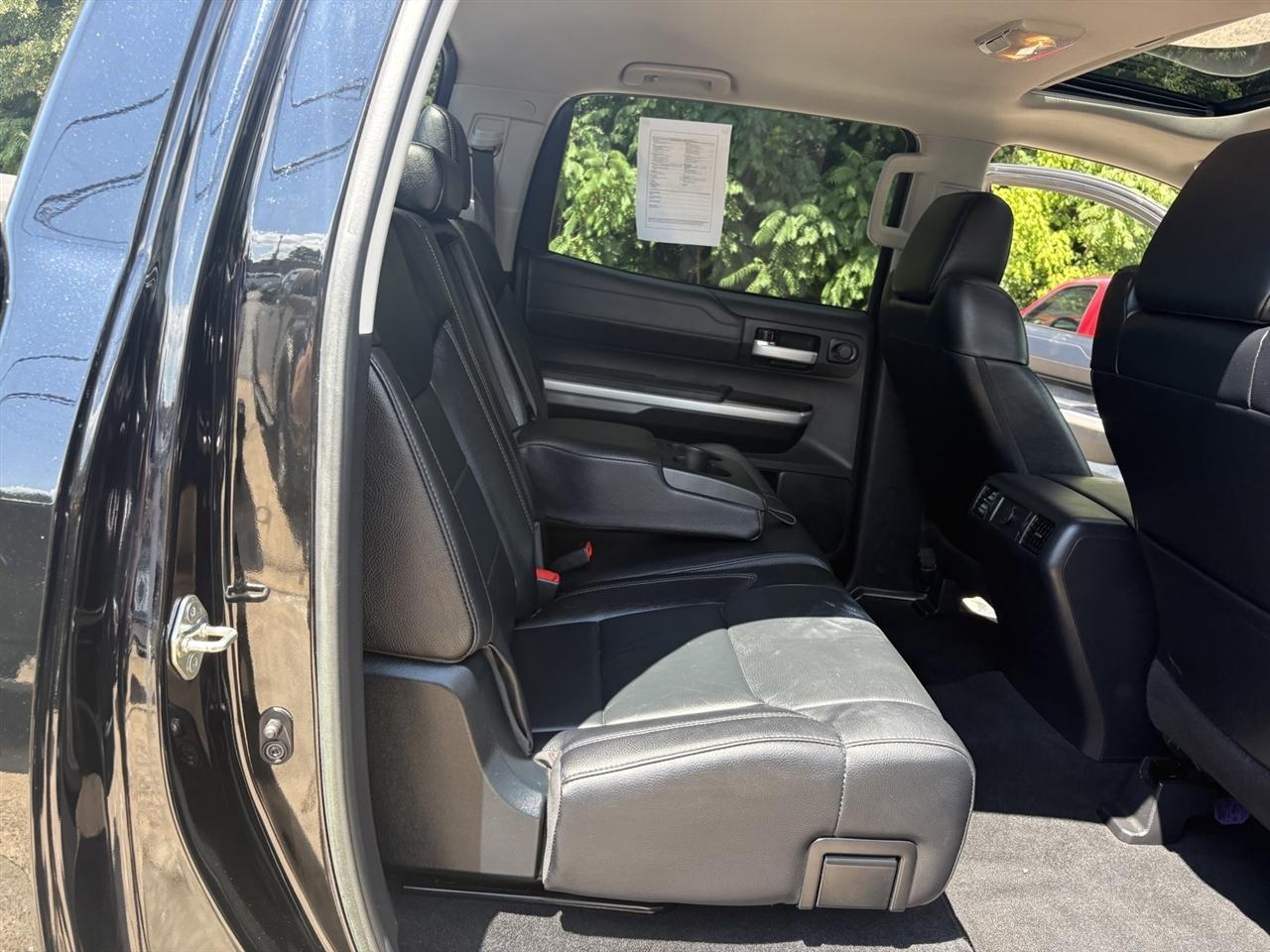 Toyota Tundra Limited 5.7L CrewMax 4WD 2017
