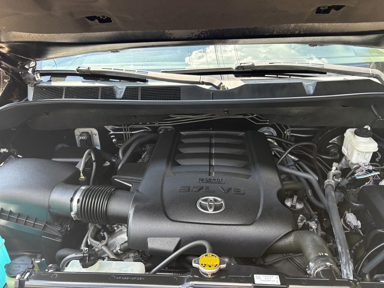 Toyota Tundra Limited 5.7L CrewMax 4WD 2017