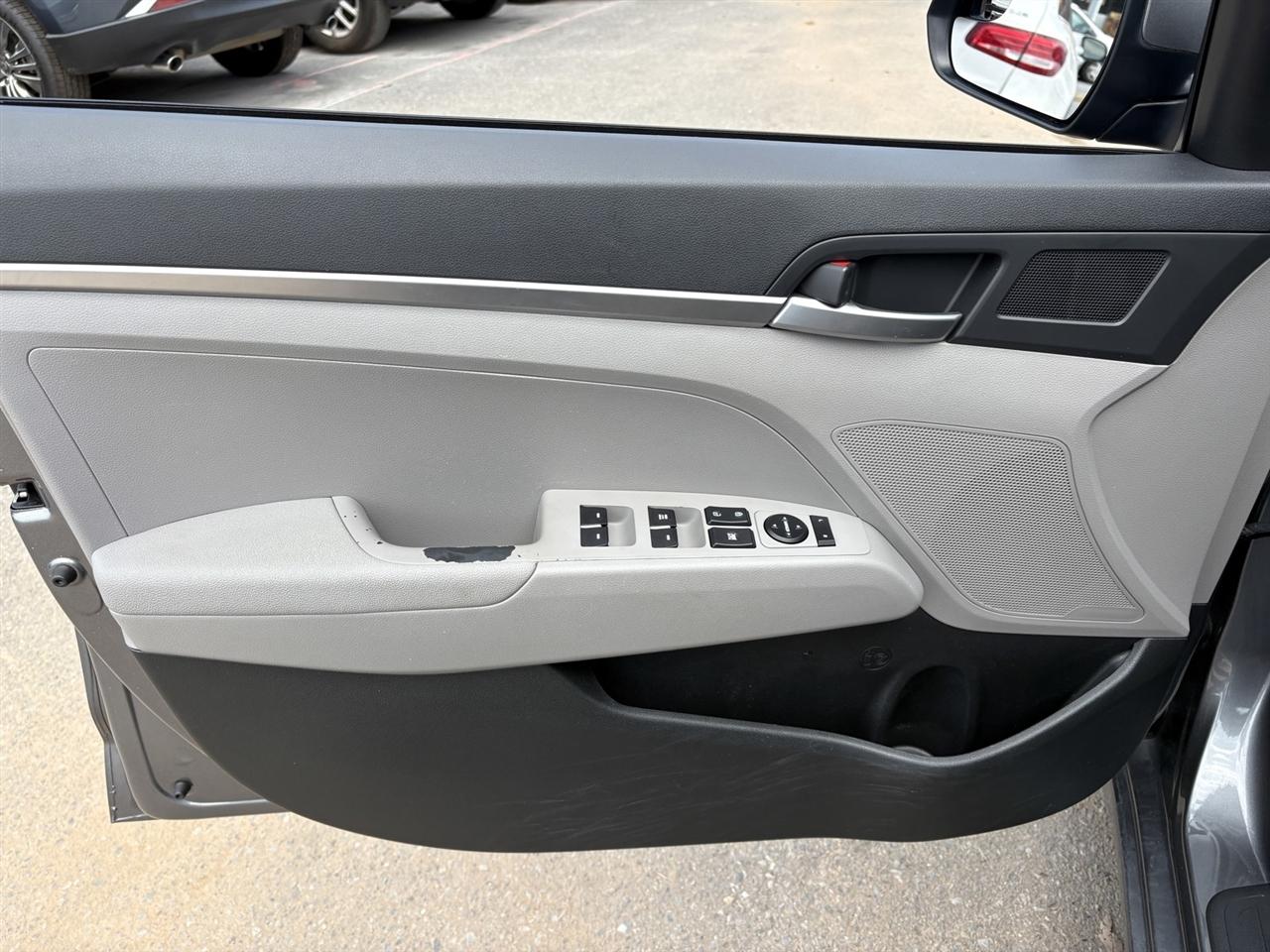 Hyundai Elantra SE 6M 2019