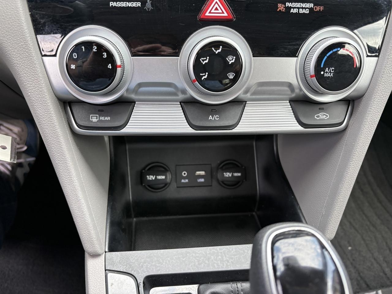 Hyundai Elantra SE 6M 2019