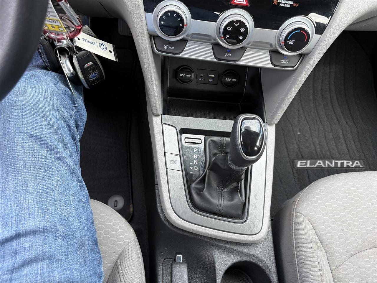 Hyundai Elantra SE 6M 2019