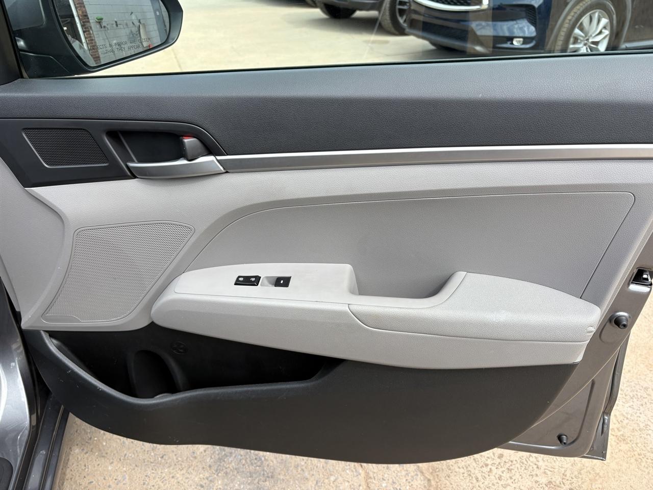 Hyundai Elantra SE 6M 2019