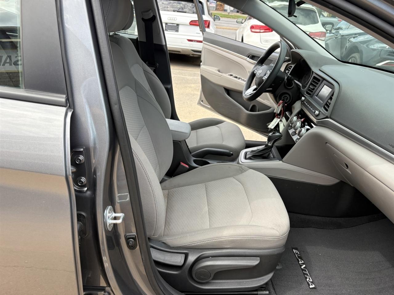 Hyundai Elantra SE 6M 2019