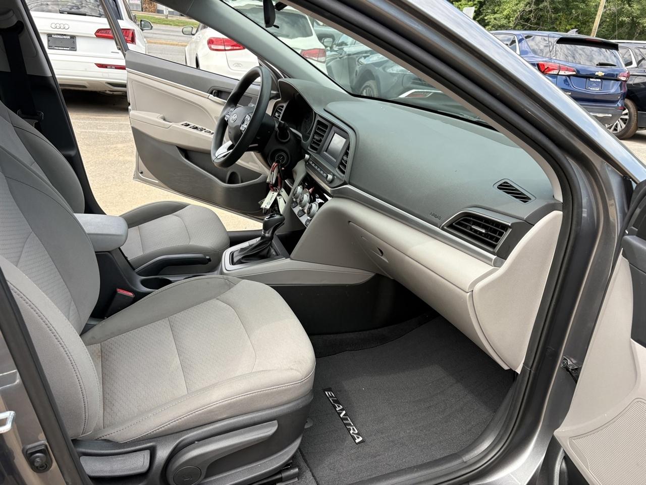 Hyundai Elantra SE 6M 2019