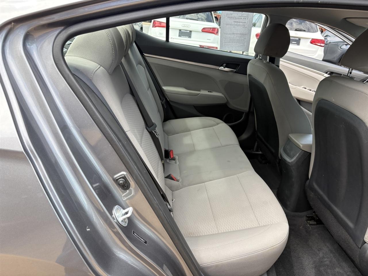 Hyundai Elantra SE 6M 2019
