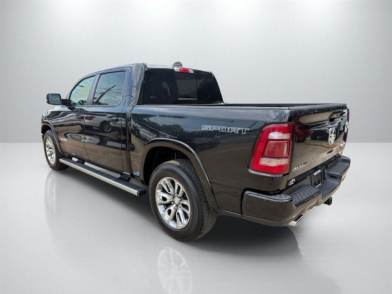 RAM 1500 Laramie Crew Cab SWB 4WD 2021