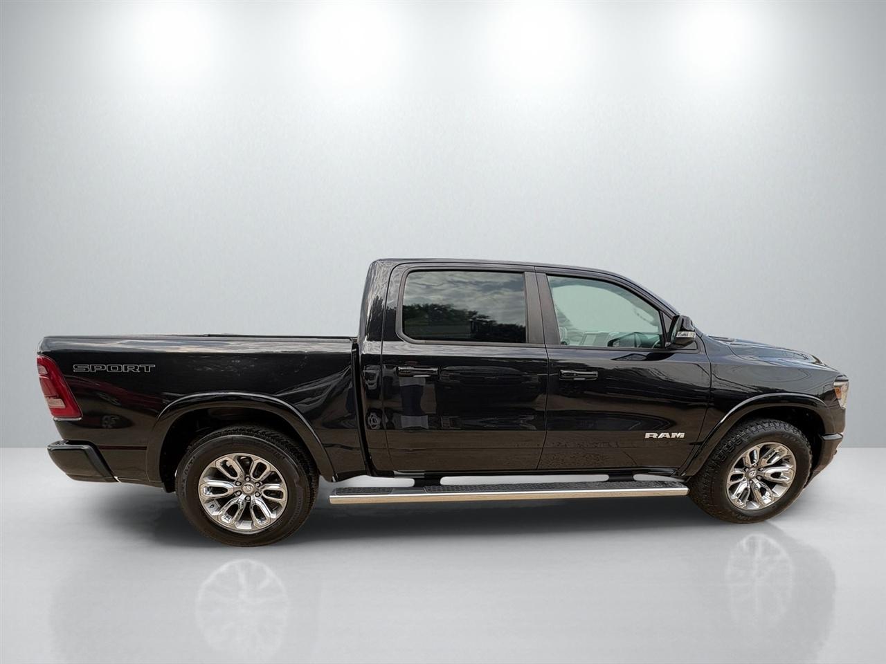 RAM 1500 Laramie Crew Cab SWB 4WD 2021