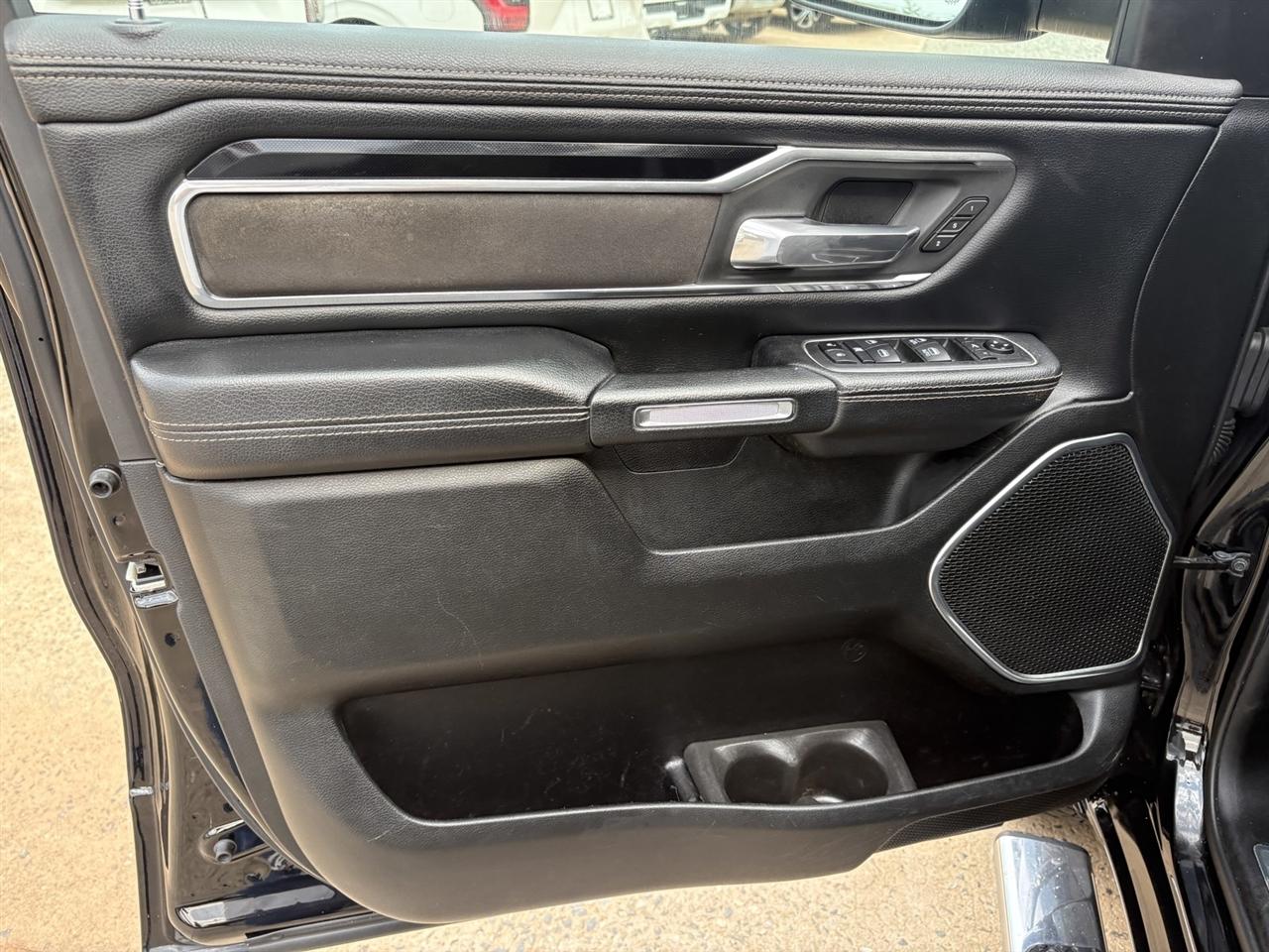 RAM 1500 Laramie Crew Cab SWB 4WD 2021