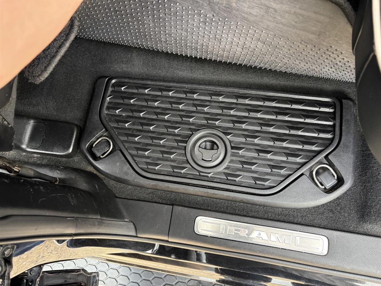RAM 1500 Laramie Crew Cab SWB 4WD 2021