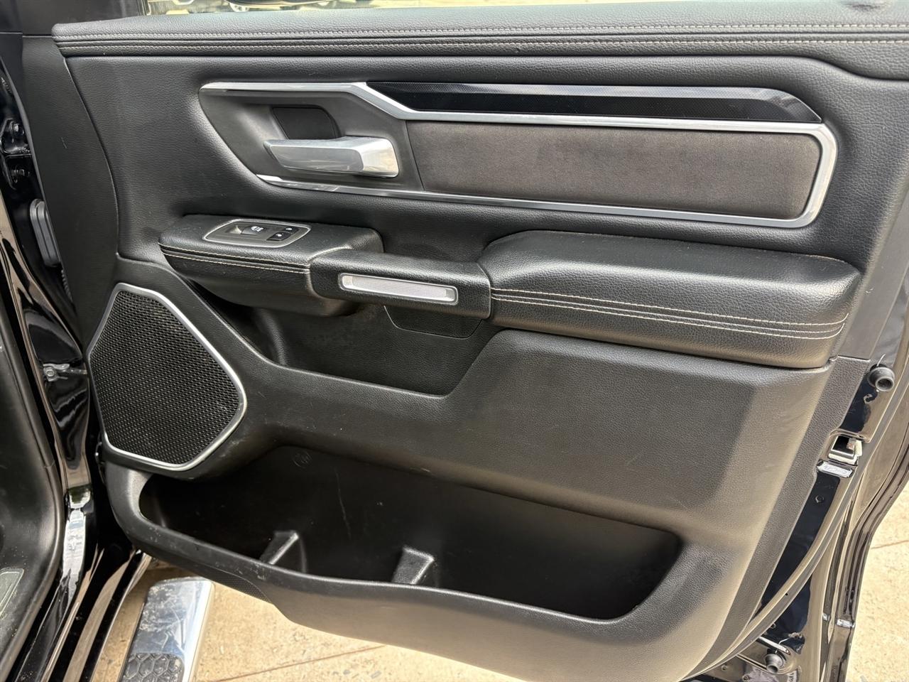 RAM 1500 Laramie Crew Cab SWB 4WD 2021