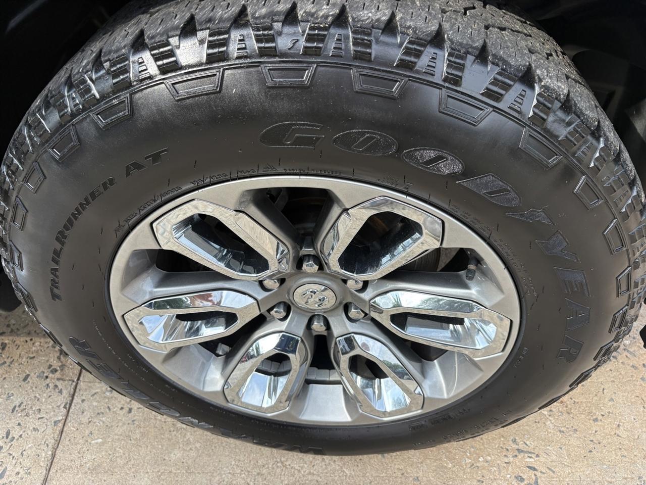 RAM 1500 Laramie Crew Cab SWB 4WD 2021