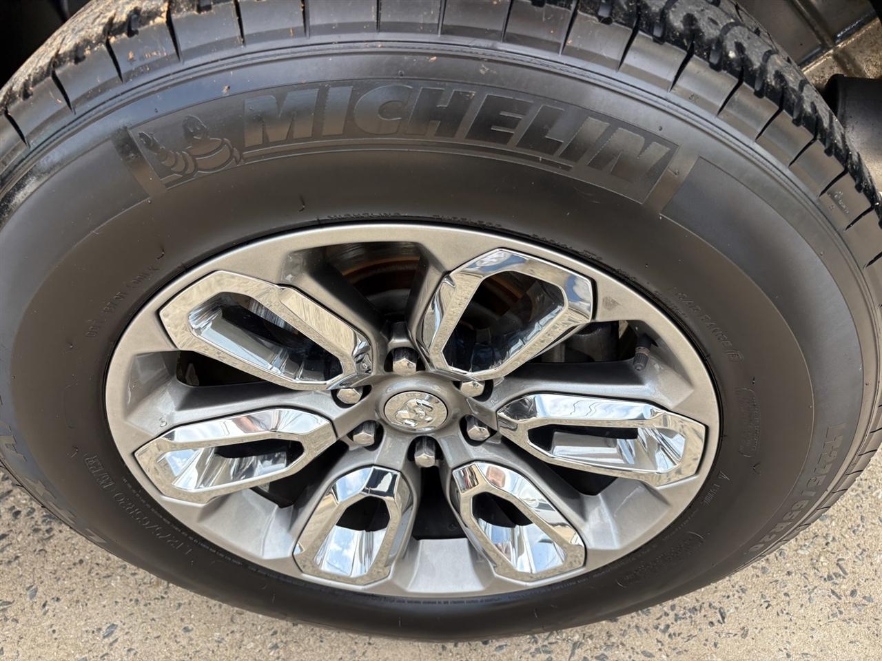 RAM 1500 Laramie Crew Cab SWB 4WD 2021
