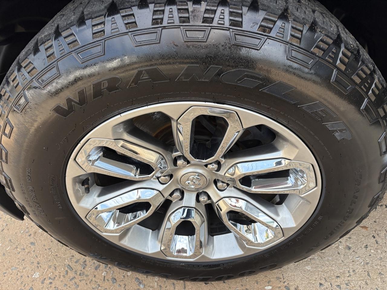 RAM 1500 Laramie Crew Cab SWB 4WD 2021