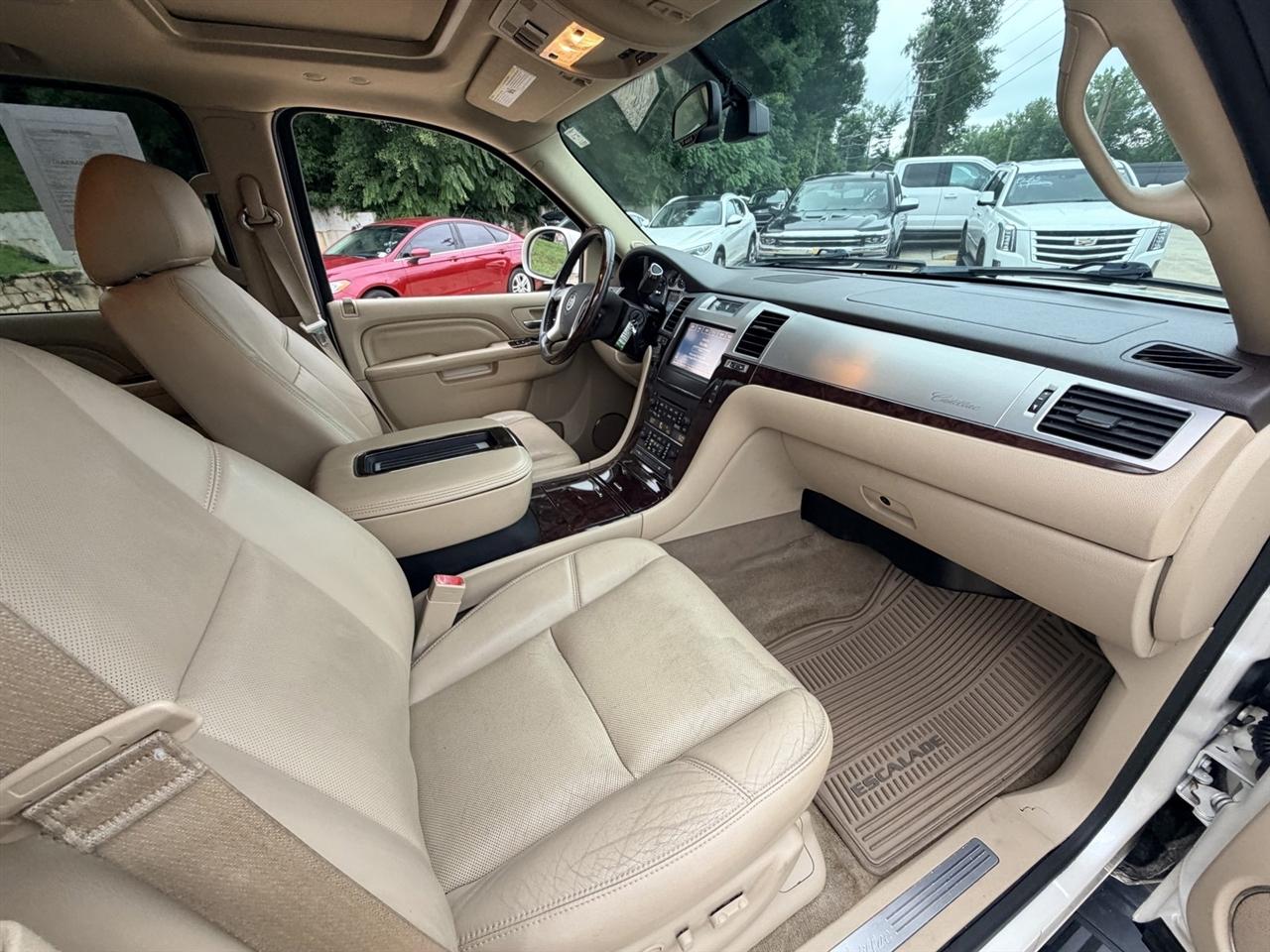 Cadillac Escalade ESV 2WD Premium 2013