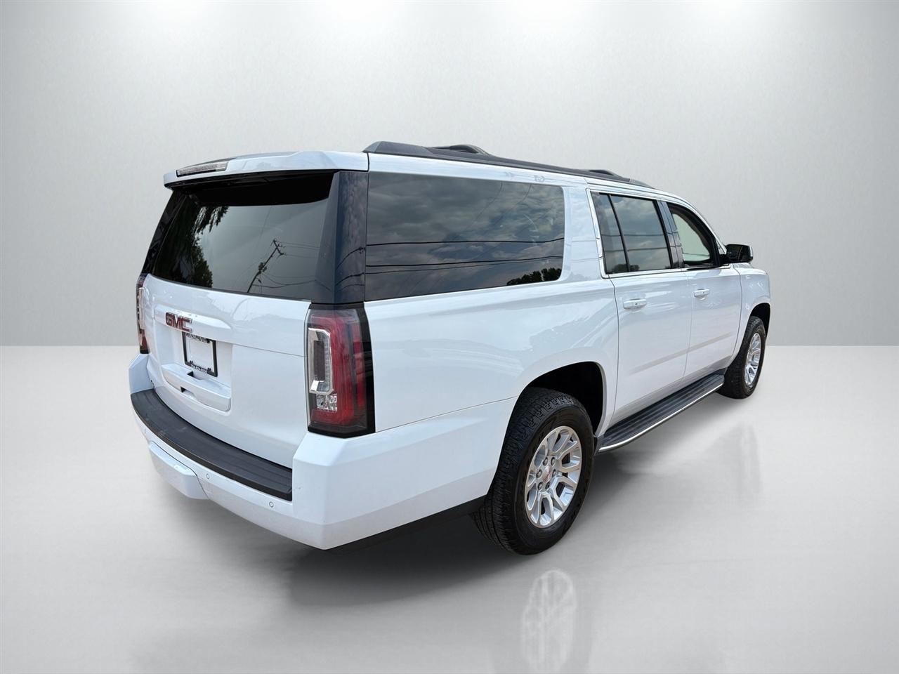 GMC Yukon XL SLT 1/2 Ton 4WD 2015
