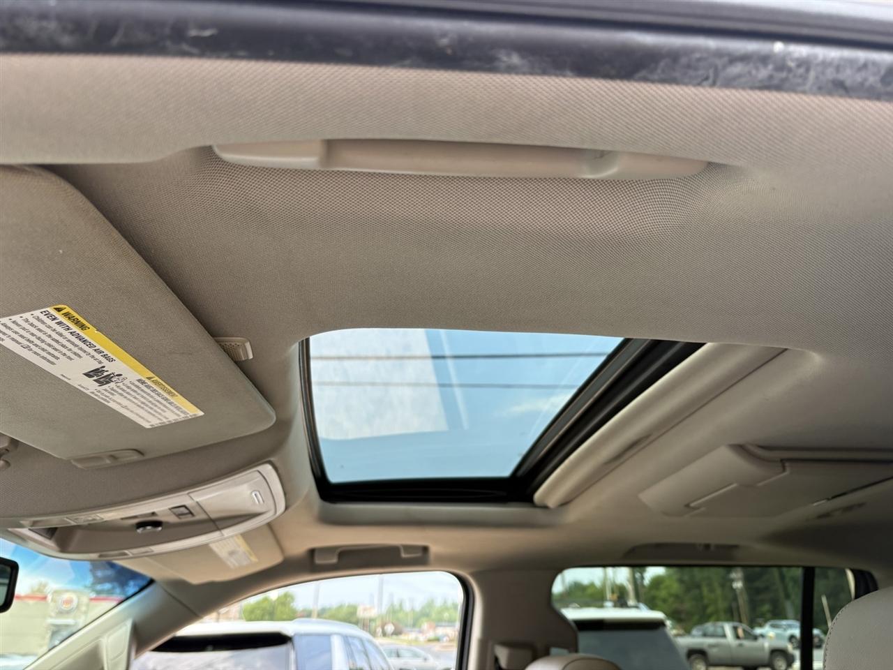 GMC Yukon XL SLT 1/2 Ton 4WD 2015