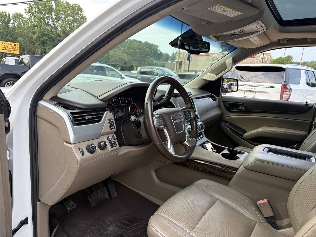 GMC Yukon XL SLT 1/2 Ton 4WD 2015