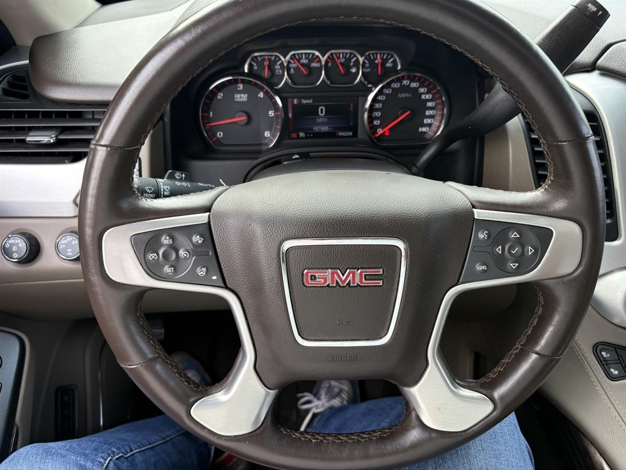 GMC Yukon XL SLT 1/2 Ton 4WD 2015