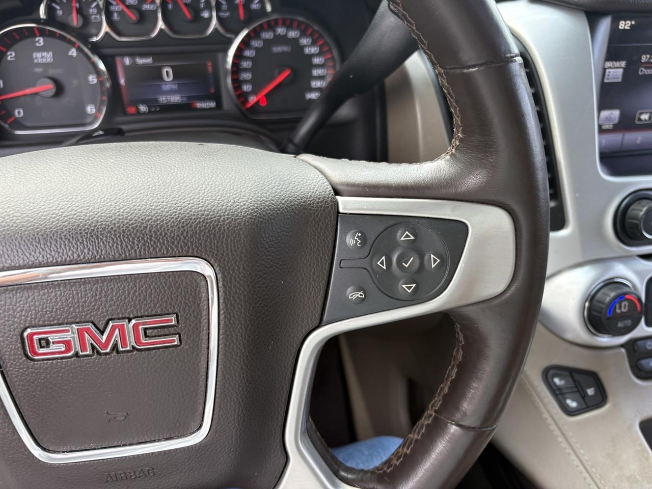 GMC Yukon XL SLT 1/2 Ton 4WD 2015