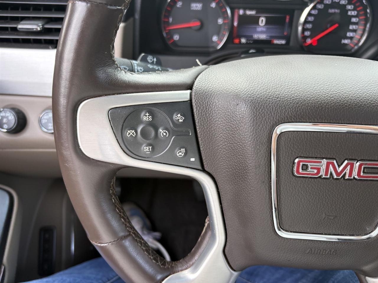 GMC Yukon XL SLT 1/2 Ton 4WD 2015