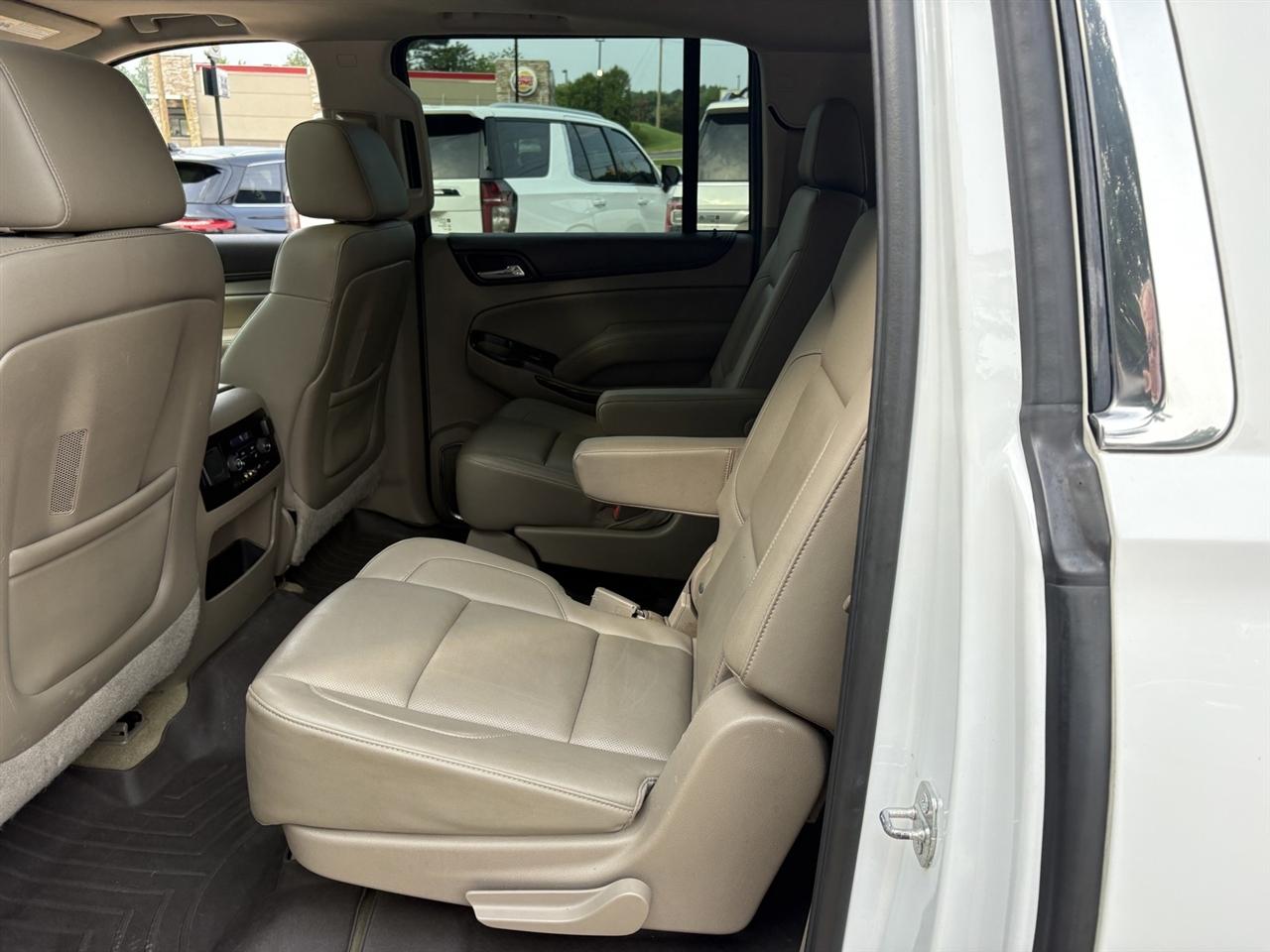 GMC Yukon XL SLT 1/2 Ton 4WD 2015