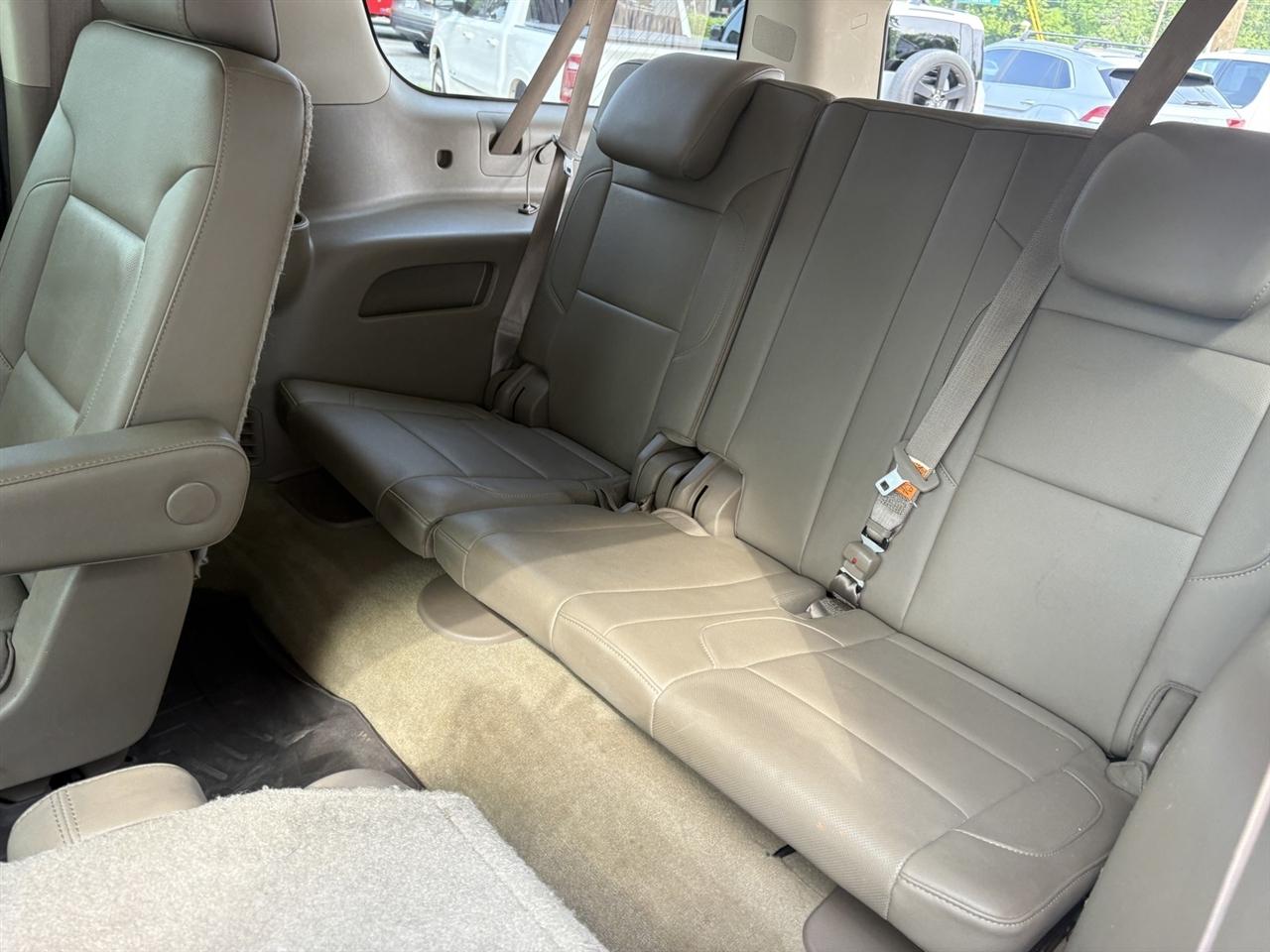 GMC Yukon XL SLT 1/2 Ton 4WD 2015