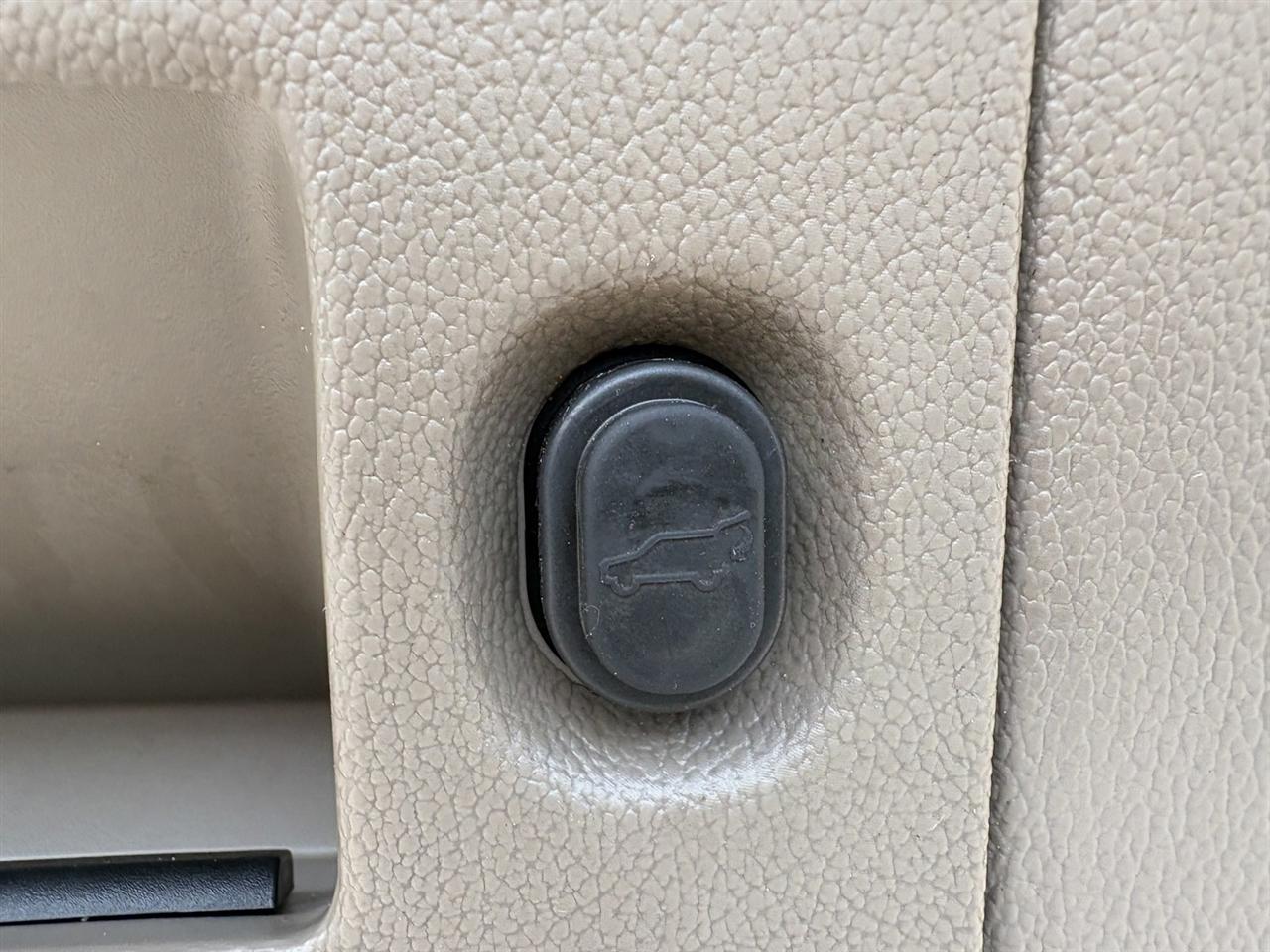 GMC Yukon XL SLT 1/2 Ton 4WD 2015