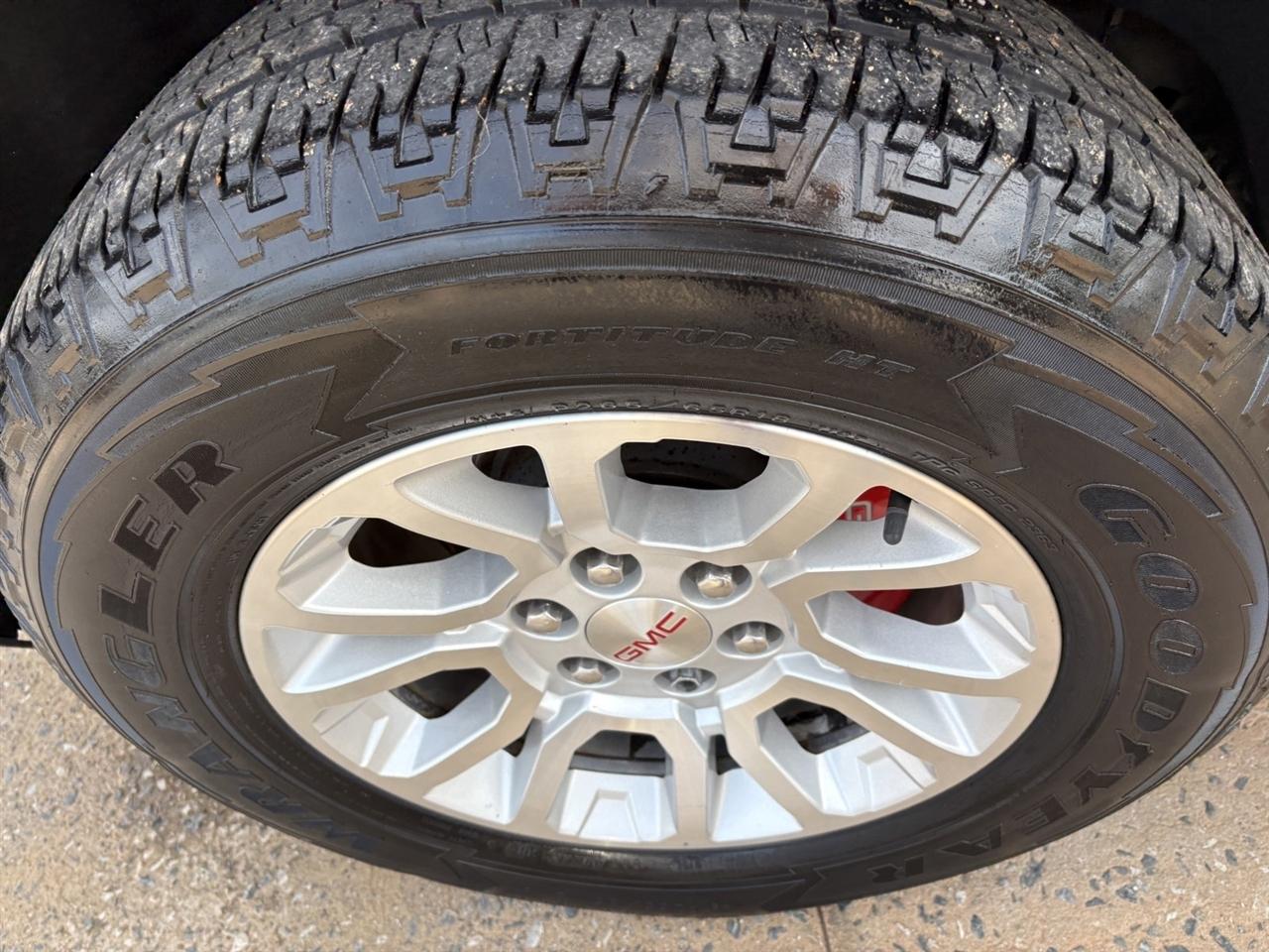 GMC Yukon XL SLT 1/2 Ton 4WD 2015
