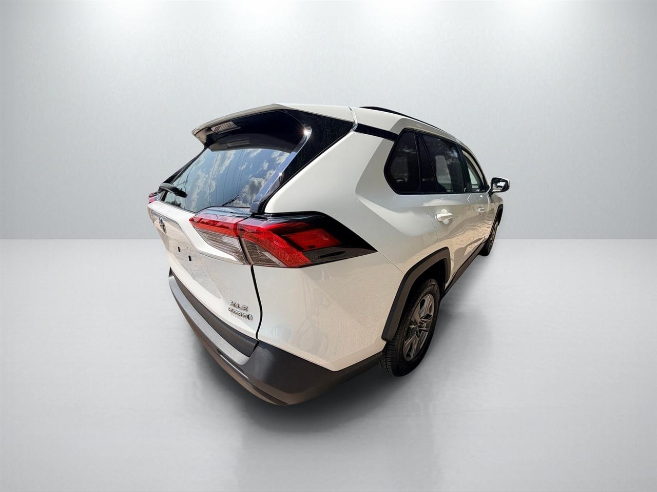 Toyota RAV4 Hybrid XLE 2023