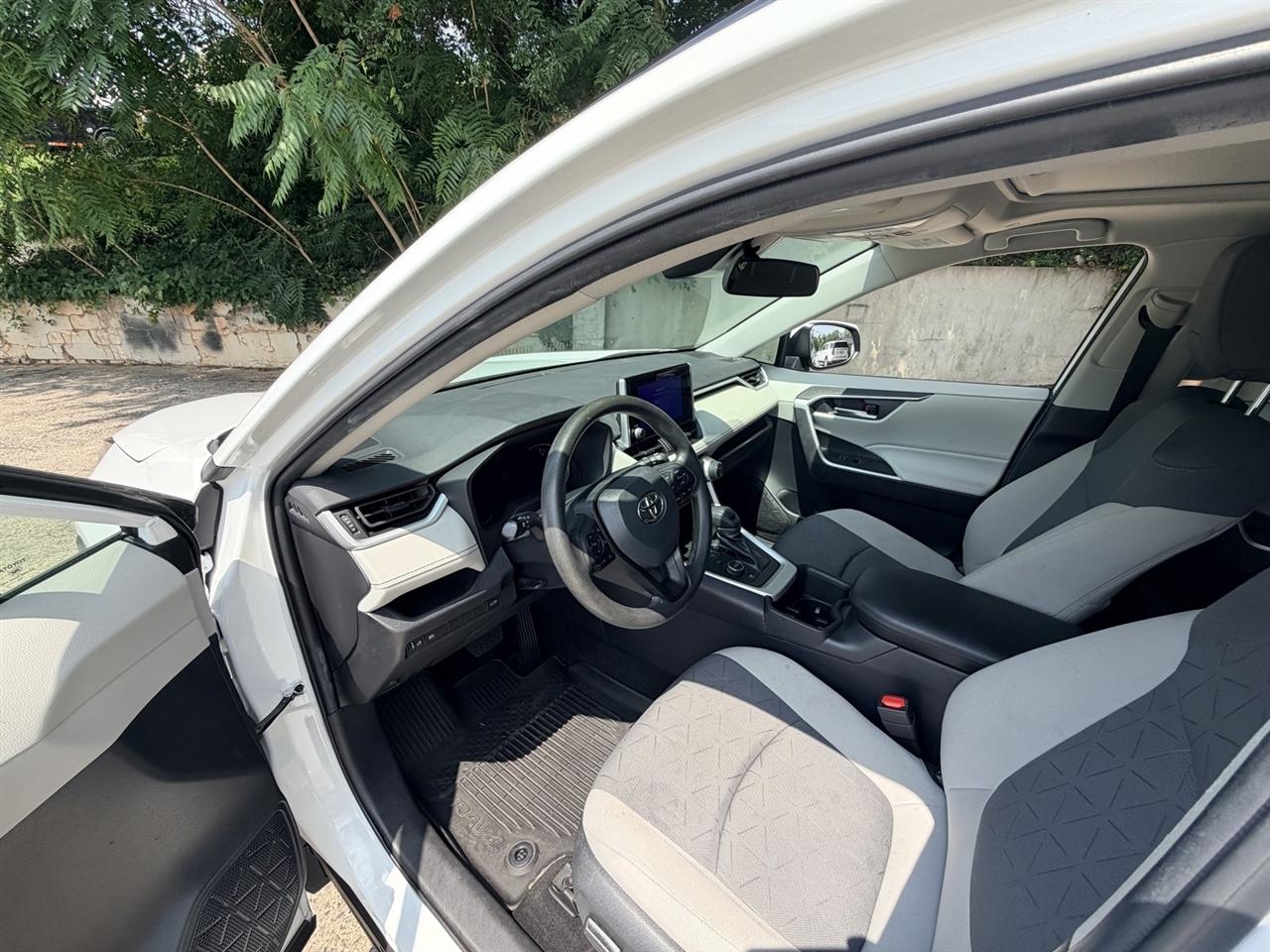 Toyota RAV4 Hybrid XLE 2023