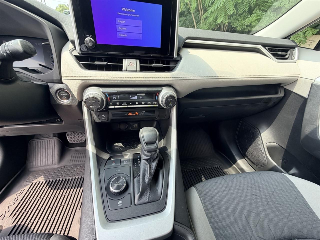 Toyota RAV4 Hybrid XLE 2023