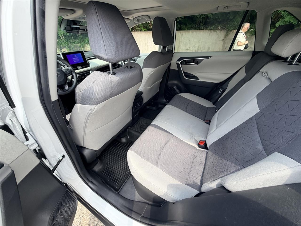Toyota RAV4 Hybrid XLE 2023