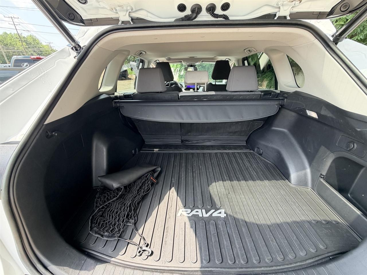 Toyota RAV4 Hybrid XLE 2023