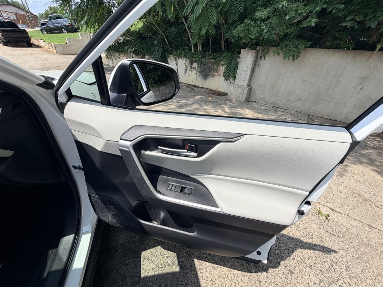 Toyota RAV4 Hybrid XLE 2023