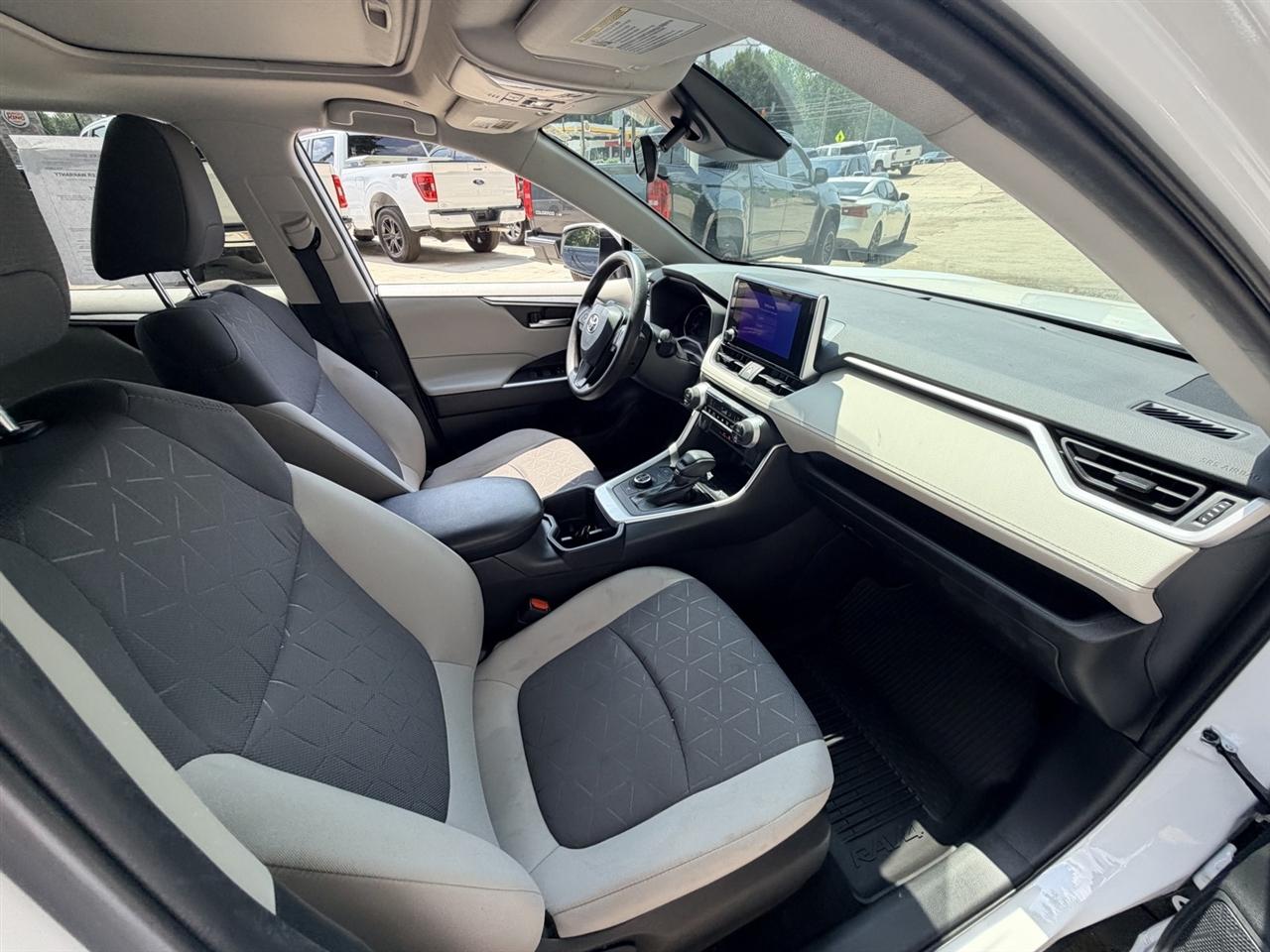 Toyota RAV4 Hybrid XLE 2023