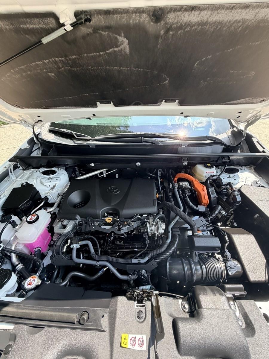 Toyota RAV4 Hybrid XLE 2023