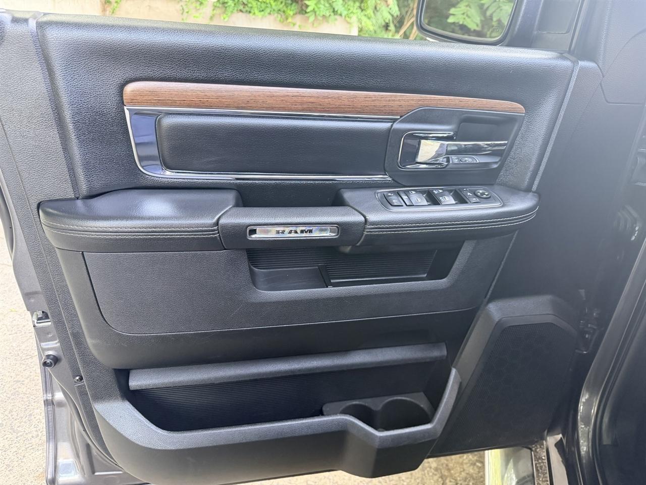 RAM 1500 Laramie Crew Cab 4WD 2018