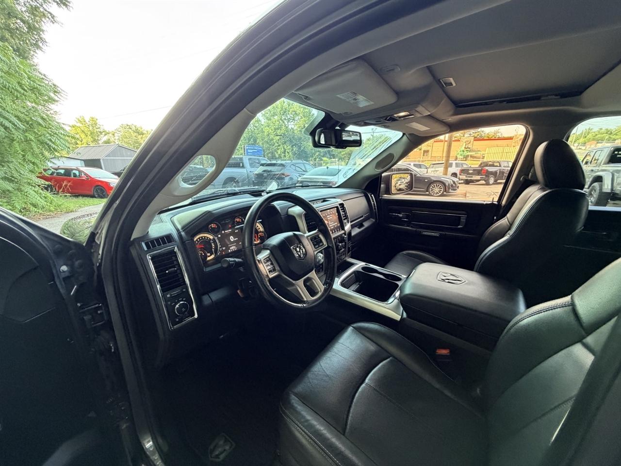 RAM 1500 Laramie Crew Cab 4WD 2018