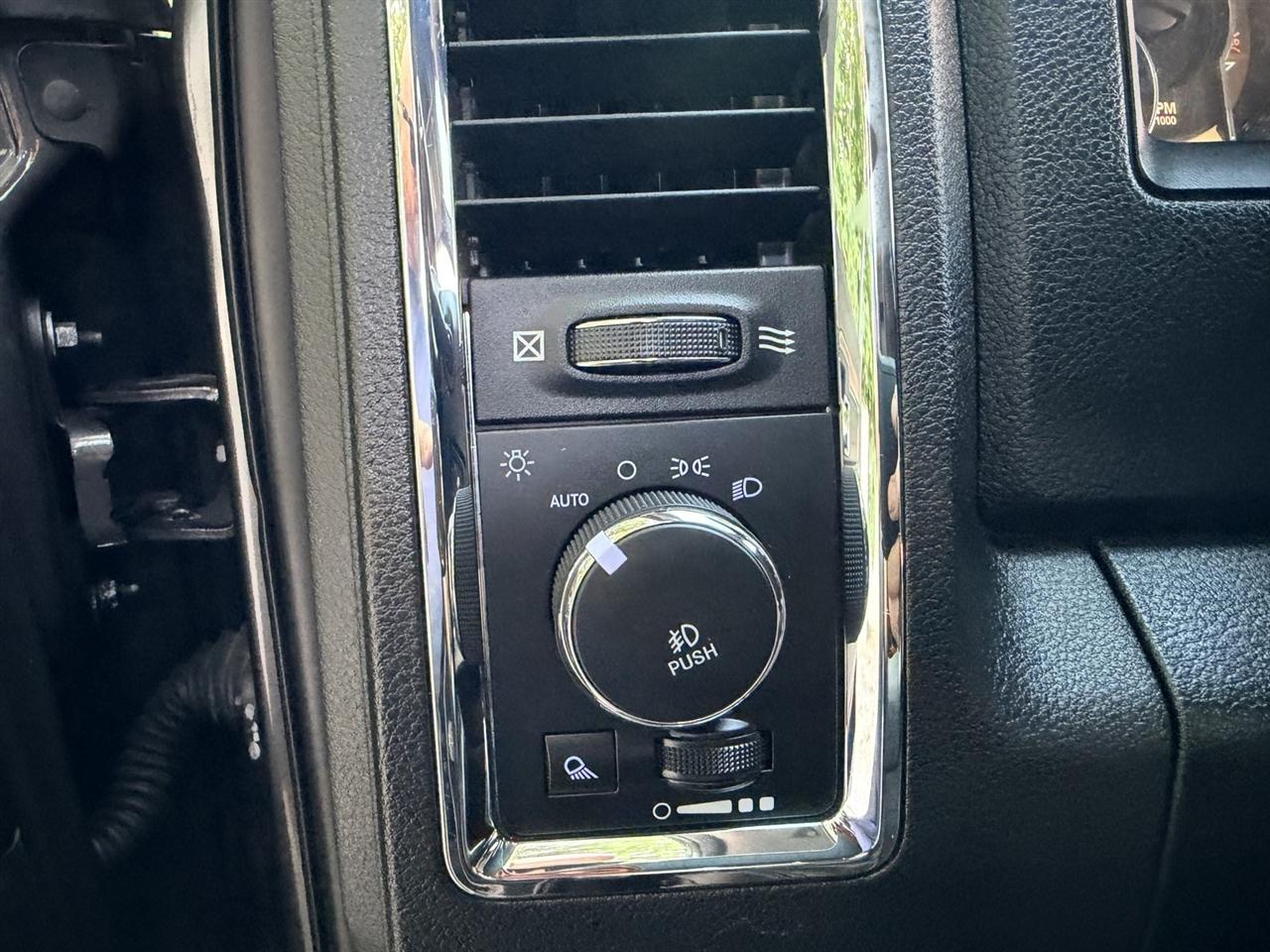 RAM 1500 Laramie Crew Cab 4WD 2018