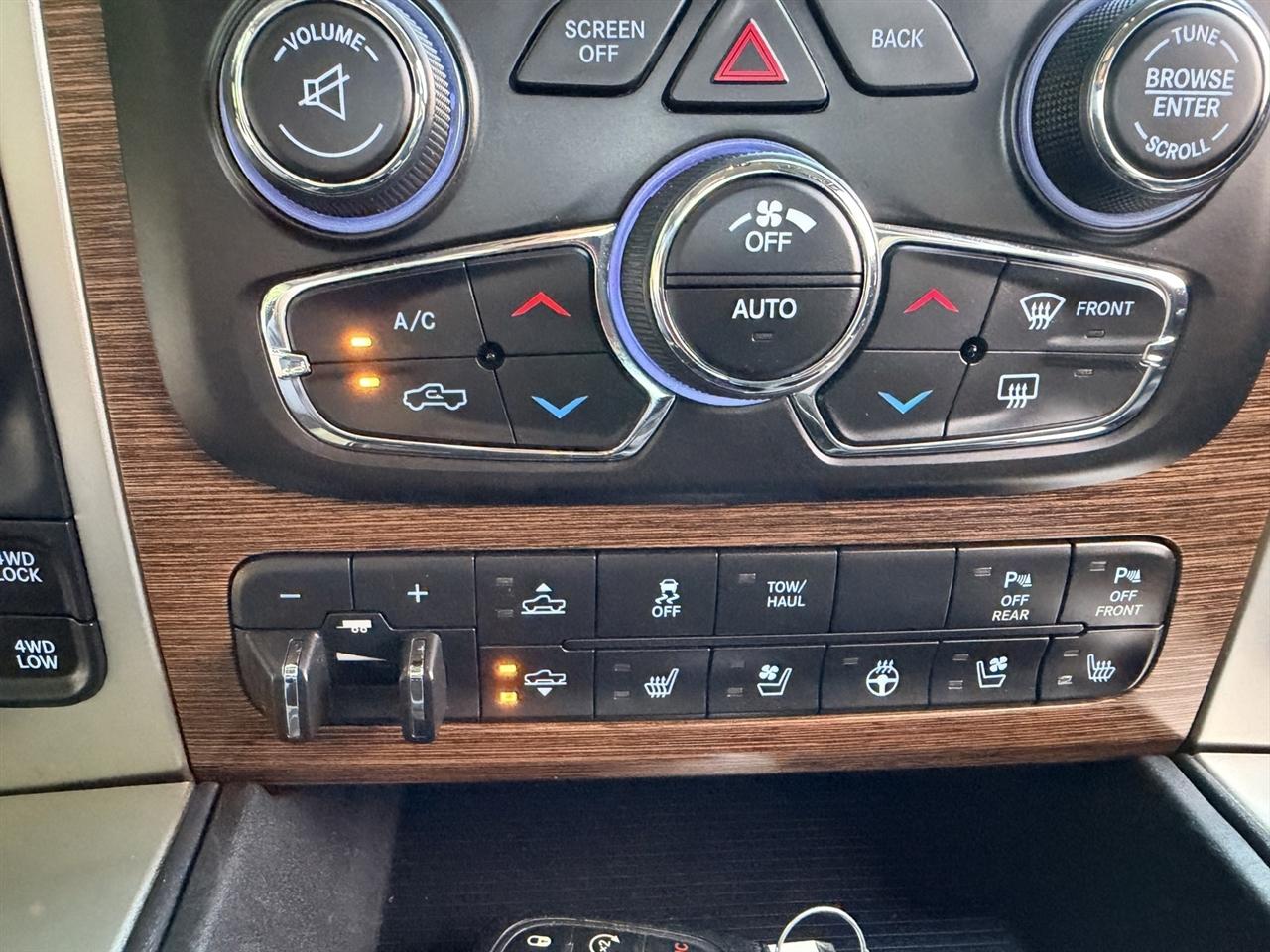 RAM 1500 Laramie Crew Cab 4WD 2018