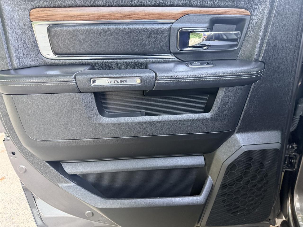 RAM 1500 Laramie Crew Cab 4WD 2018