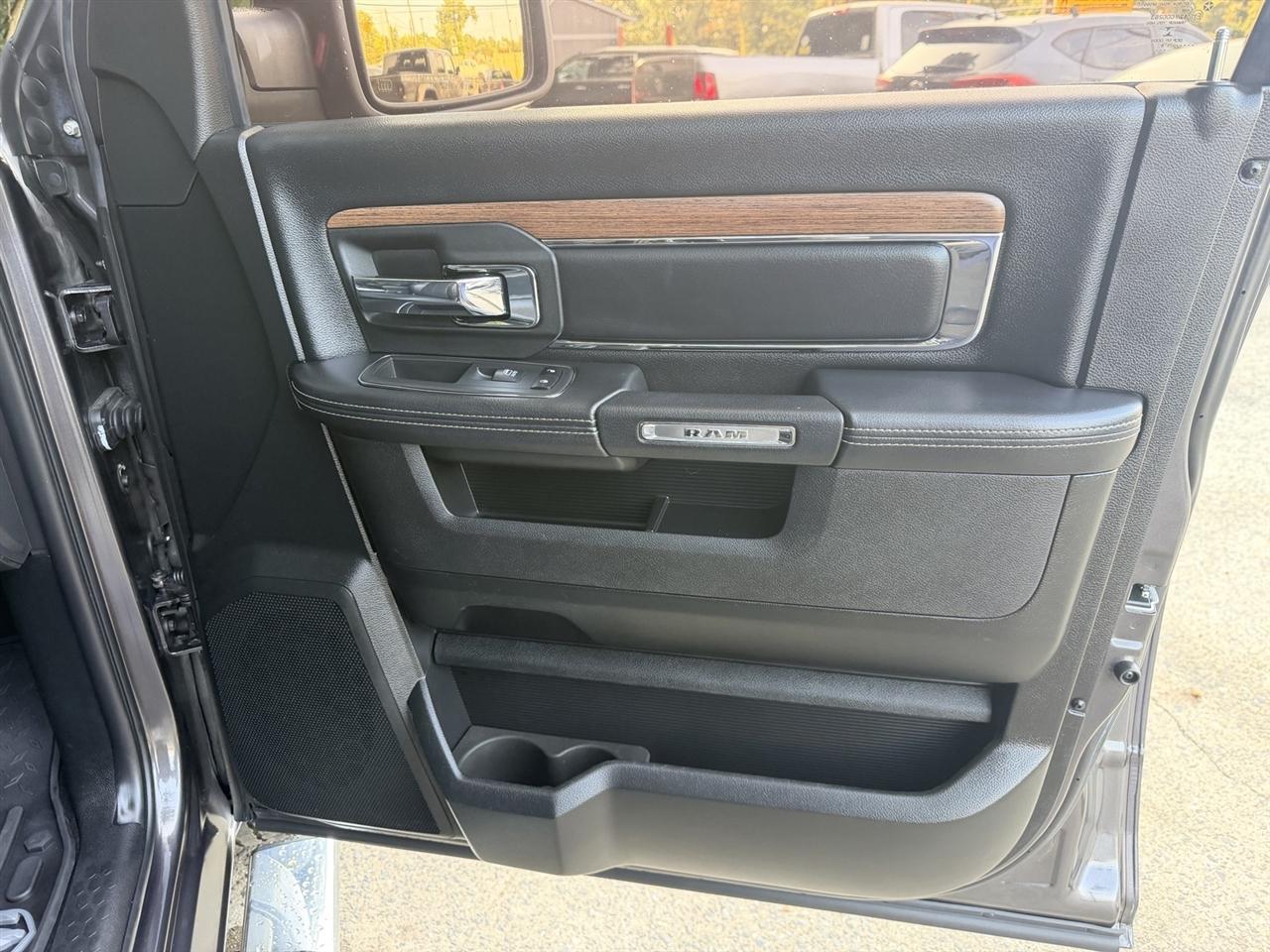 RAM 1500 Laramie Crew Cab 4WD 2018