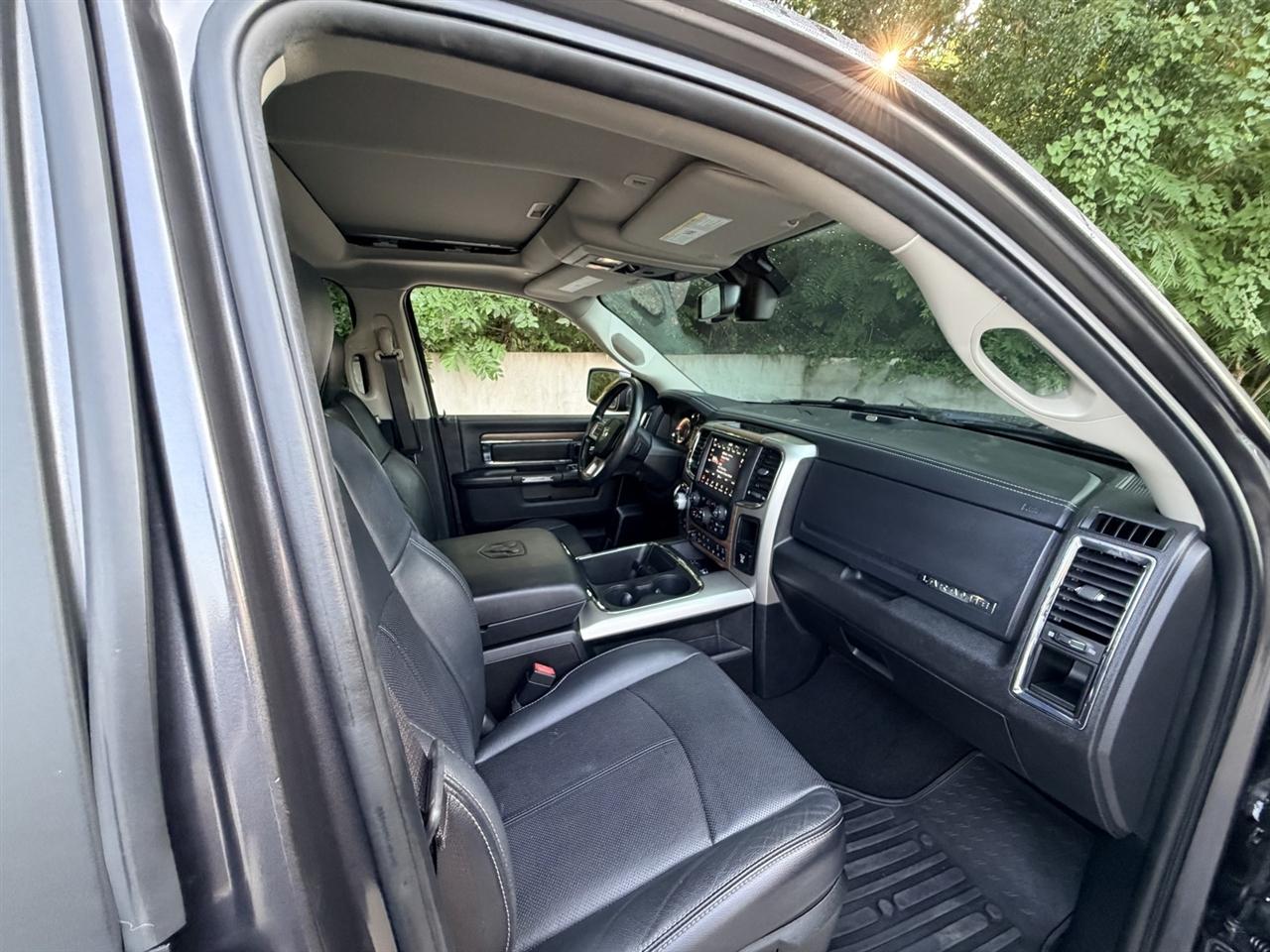 RAM 1500 Laramie Crew Cab 4WD 2018