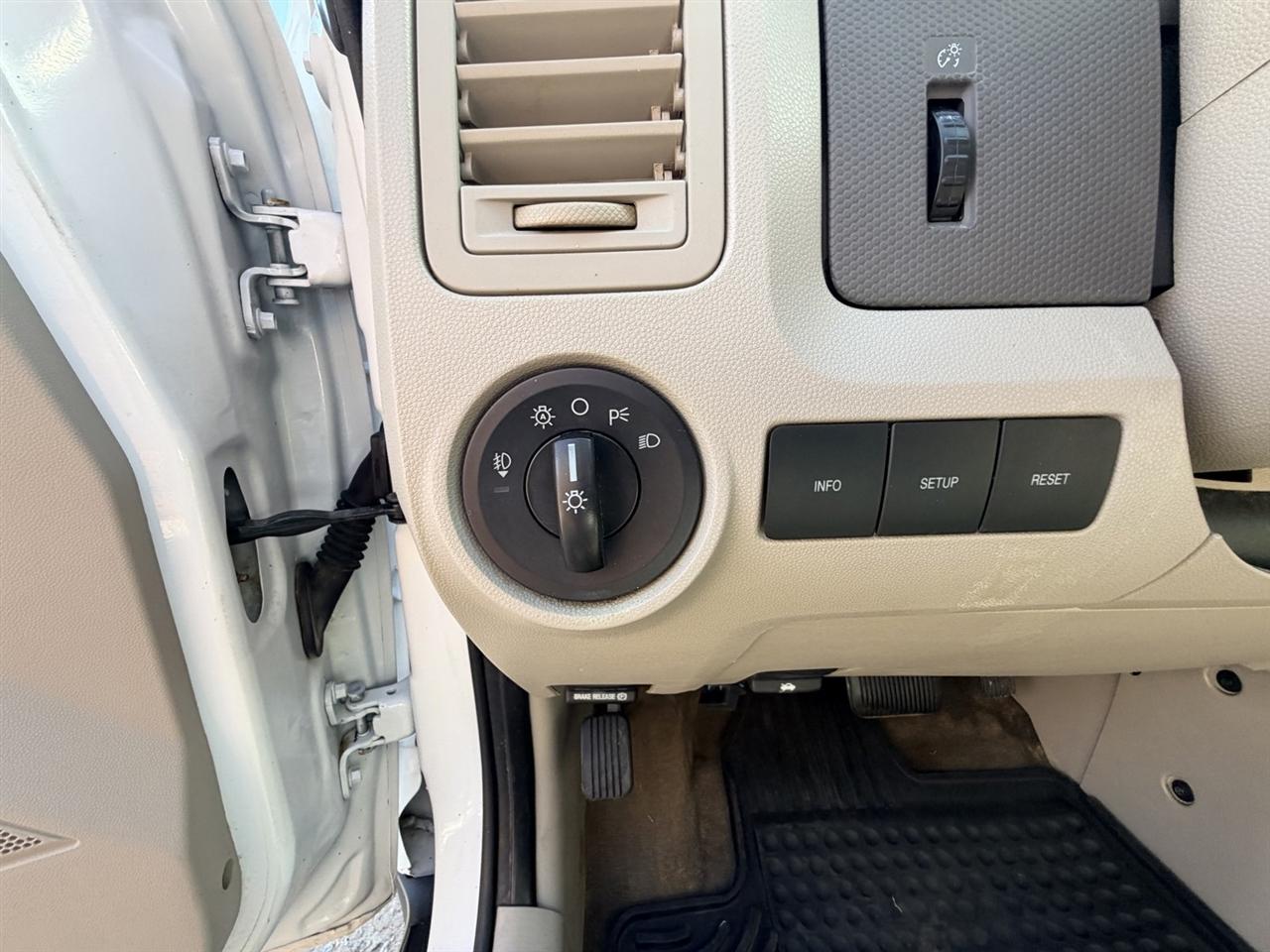 Ford Escape XLT 4WD 2012