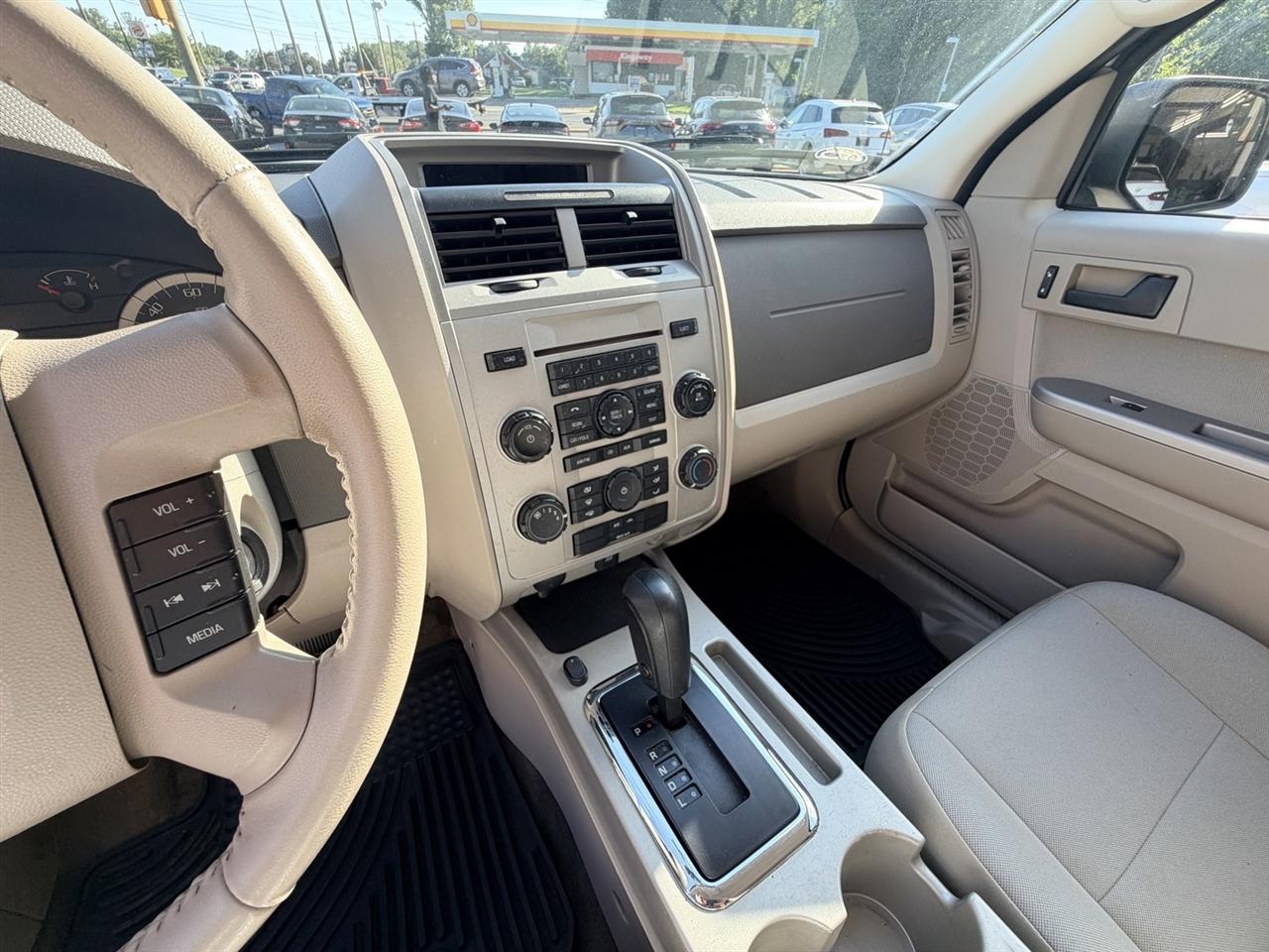 Ford Escape XLT 4WD 2012