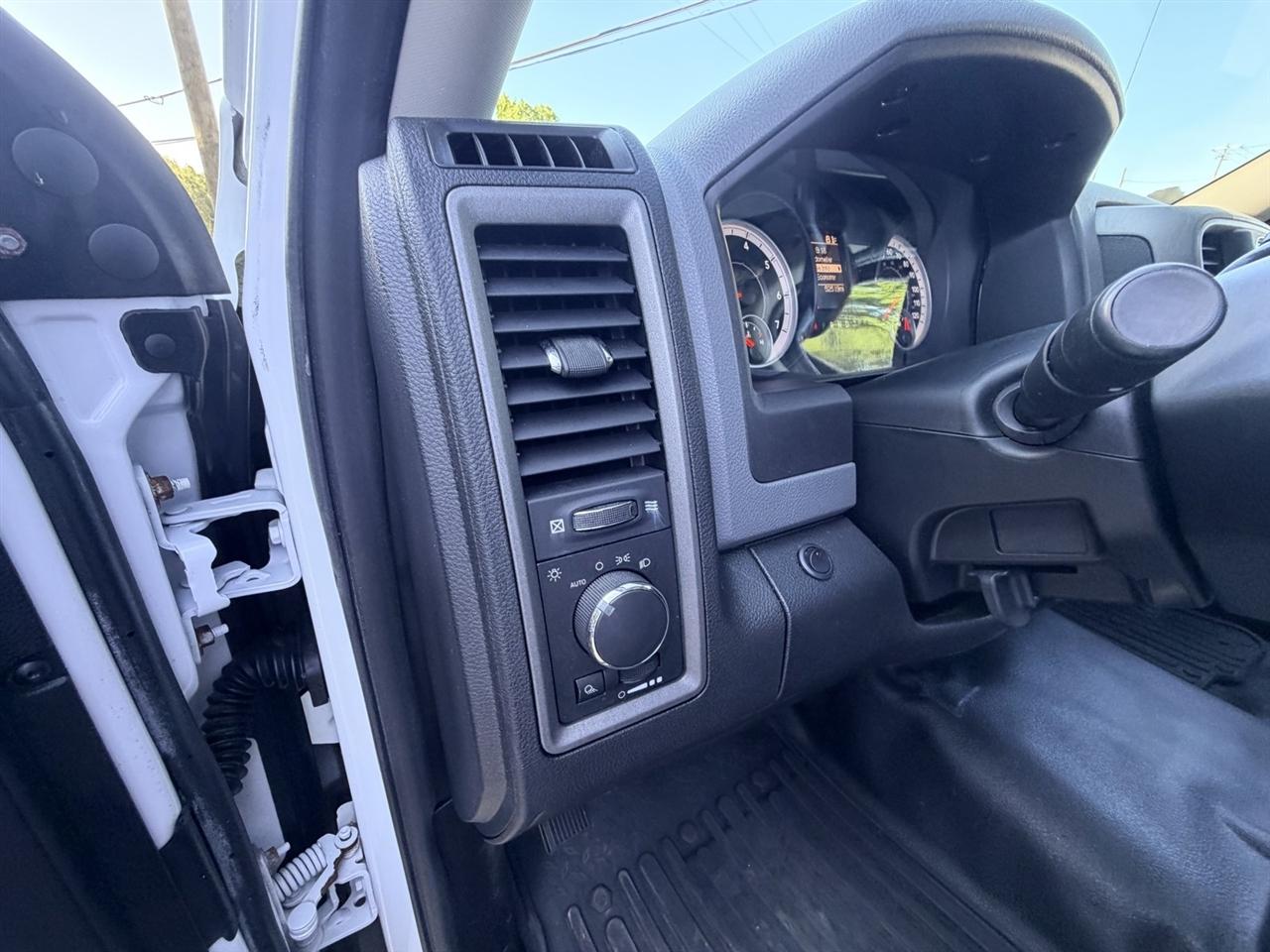 RAM 1500 Tradesman Quad Cab 4WD 2013